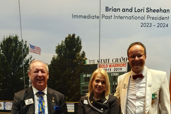 Véget ért a 105. LIONS konvenció - Brian E. Sheehan és Lori kitüntetett baráti öleléssel fogadta a magyar kormányzót a záróesemenyen!